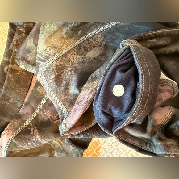 Lululemon Pattern Leggings - Picture 3 of 3